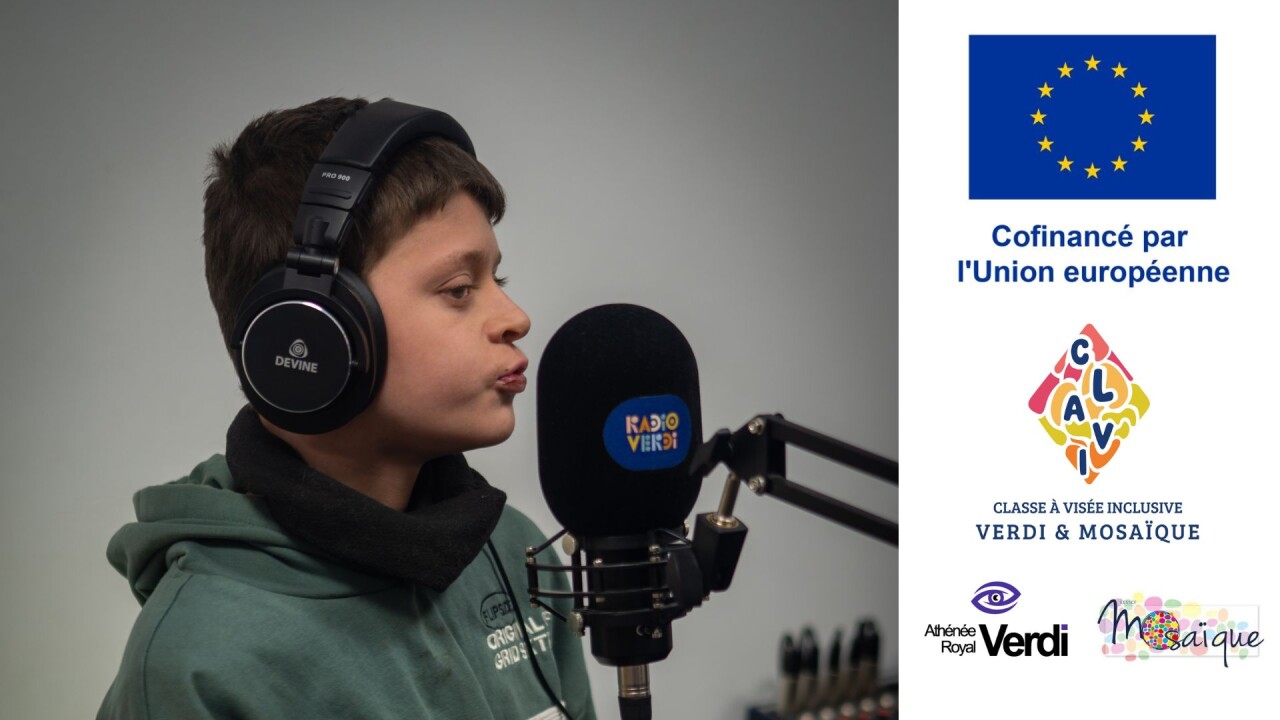 Les élèves de la classe inclusive s’investissent dans un super projet de livre audio. 